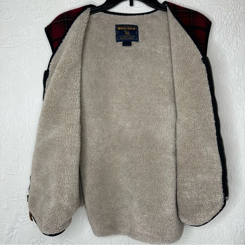 Woolrich reposhing this
